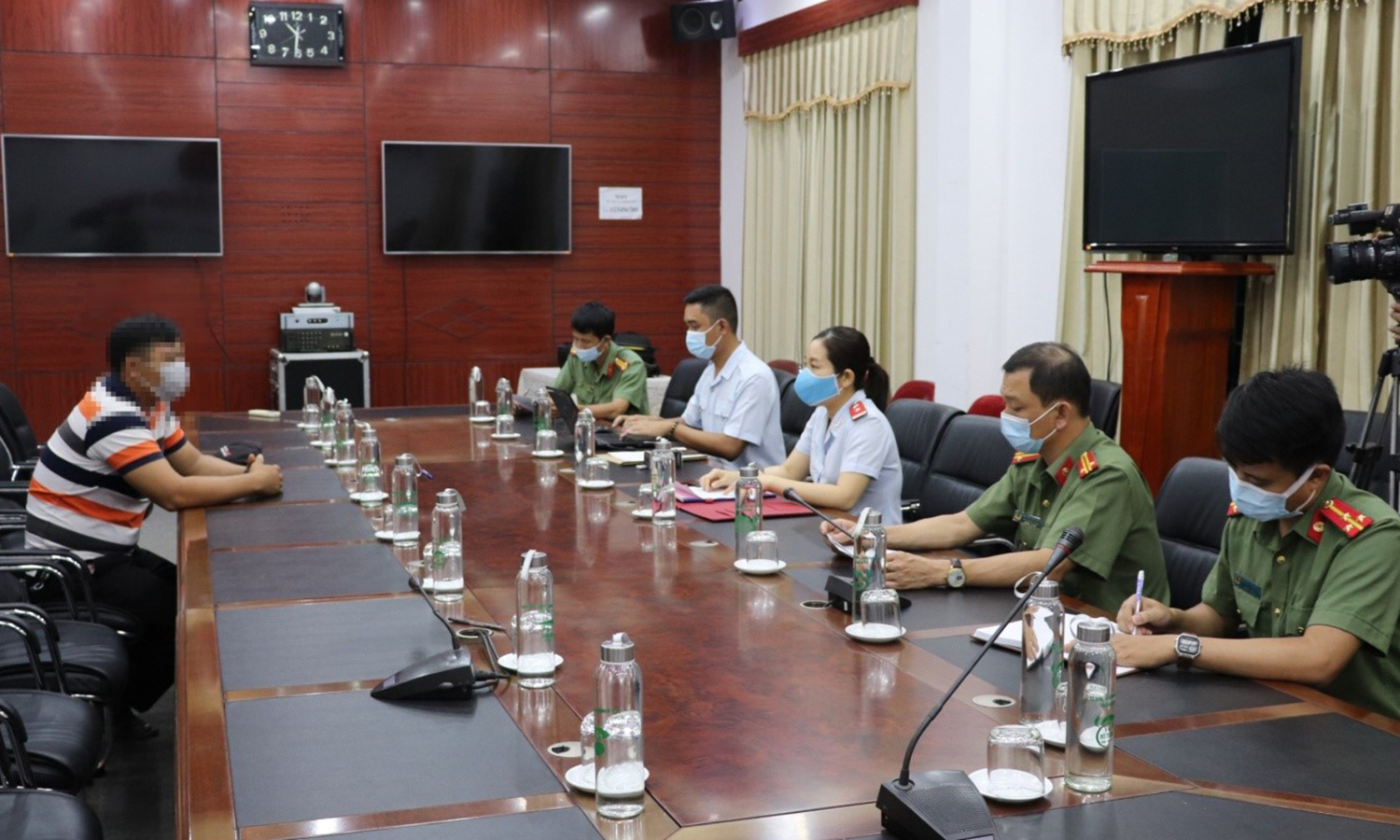 "Xây" và "chống" trên không gian mạng