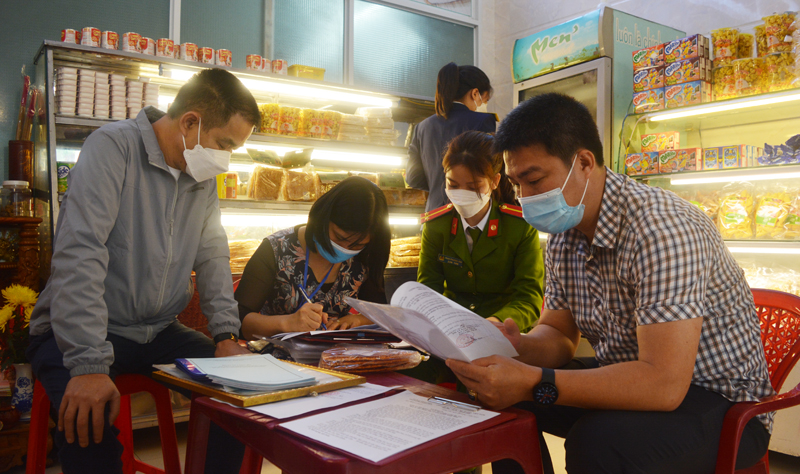 Kiểm tra an toàn thực phẩm trong dịp Tết Nguyên đán Nhâm Dần