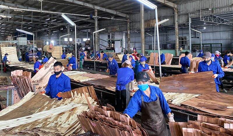 "Thuyền" ngân sách vượt "sóng" dịch