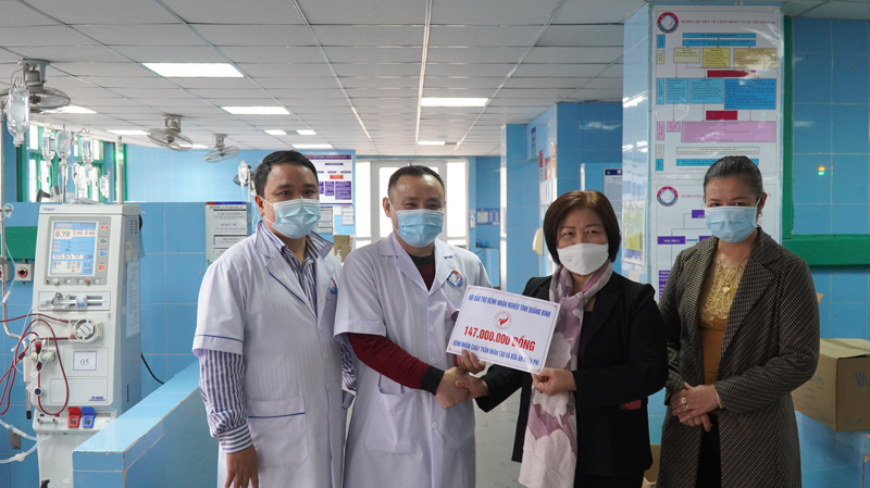 Trao gần 170 triệu đồng cho bệnh nhân nghèo đón Tết Nguyên đán