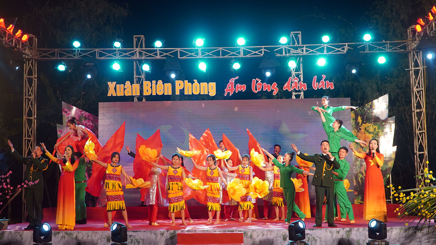 Truyền hình trực tiếp "Xuân Biên phòng - Ấm lòng dân bản"  năm 2022