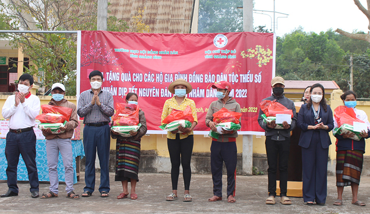 Các đồng chí lãnh đạo tỉnh thăm, chúc Tết Nguyên đán Nhâm Dần 2022