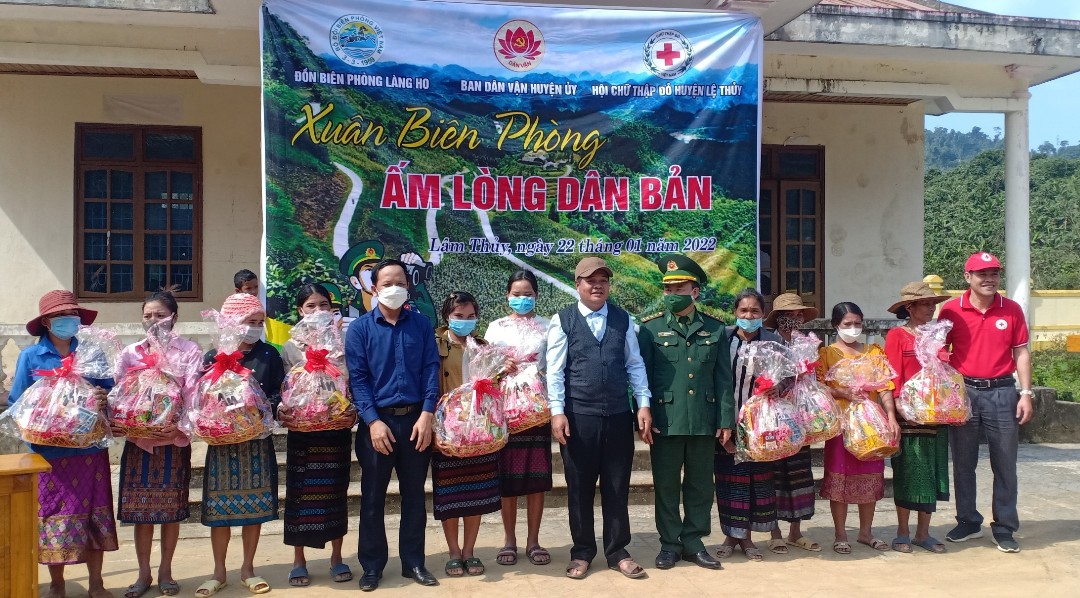 Tổ chức chương trình "Xuân Biên phòng, ấm lòng dân bản" tại xã Lâm Thủy