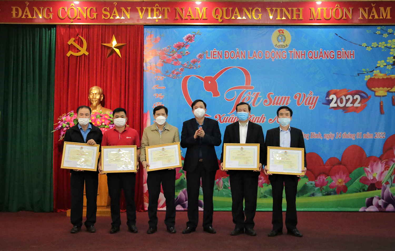 Hỗ trợ trên 15,8 tỷ đồng cho đoàn viên, người lao động bị ảnh hưởng dịch Covid-19
