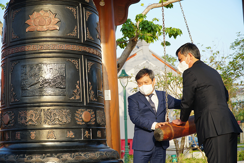 Lễ viếng, dâng hương tưởng nhớ Chủ tịch Hồ Chí Minh và các anh hùng, liệt sỹ
