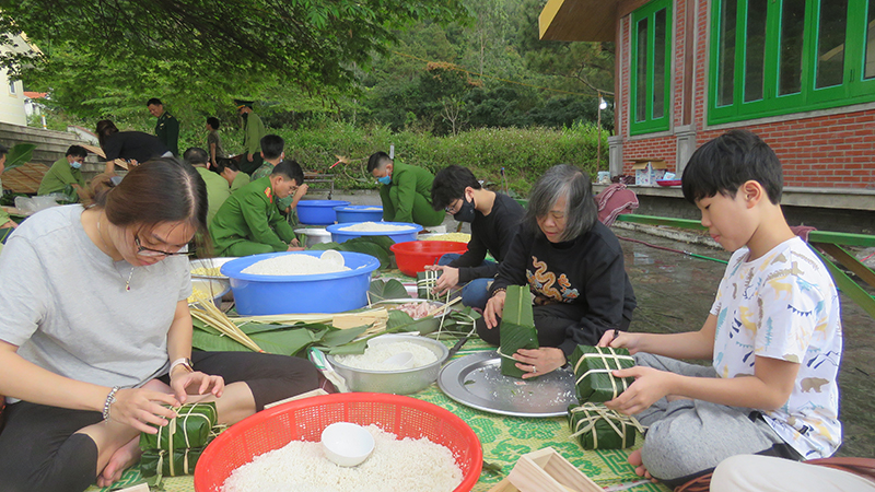 Gói bánh chưng xanh kính dâng Đại tướng