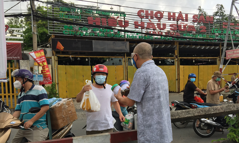 Ấm tình quê giữa tâm dịch