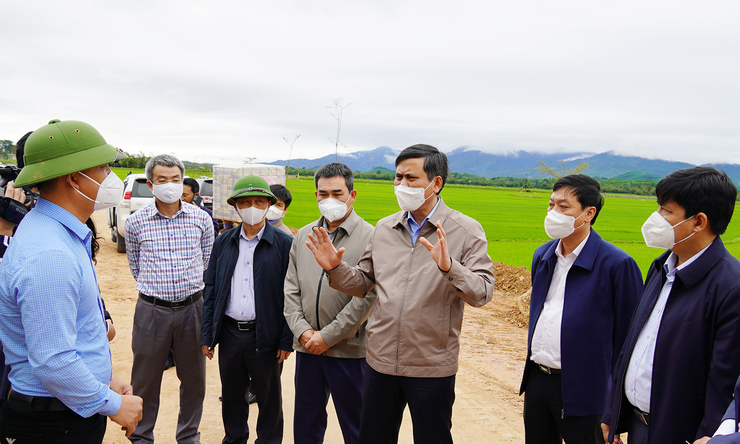 Vừa phát triển sản xuất kinh doanh, vừa quan tâm phòng chống dịch
