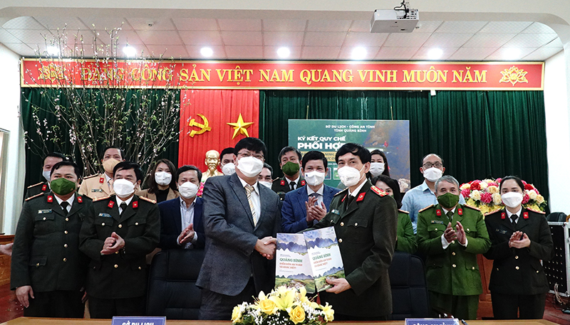 Ký kết quy chế phối hợp bảo đảm an ninh, trật tự trong lĩnh vực du lịch