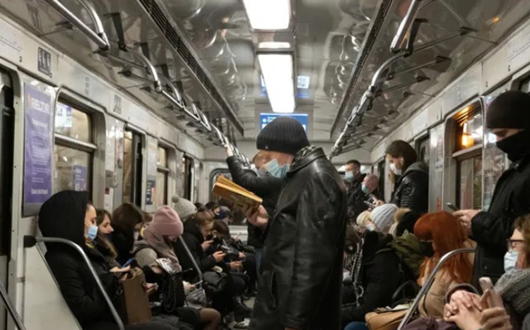 Người dân thủ đô Ukraine bình thản sống, không tin 'Nga xâm lược'