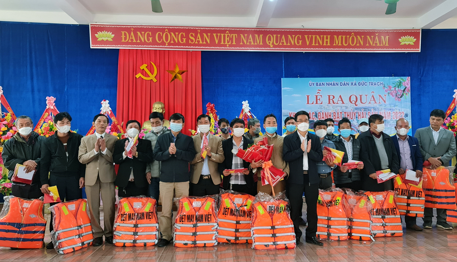 Ra quân khai thác, đánh bắt thủy hải sản năm 2022