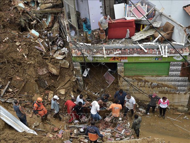 Brazil chạy đua với thời gian tìm kiếm người mất tích sau mưa lũ, số người thiệt mạng tăng nhanh