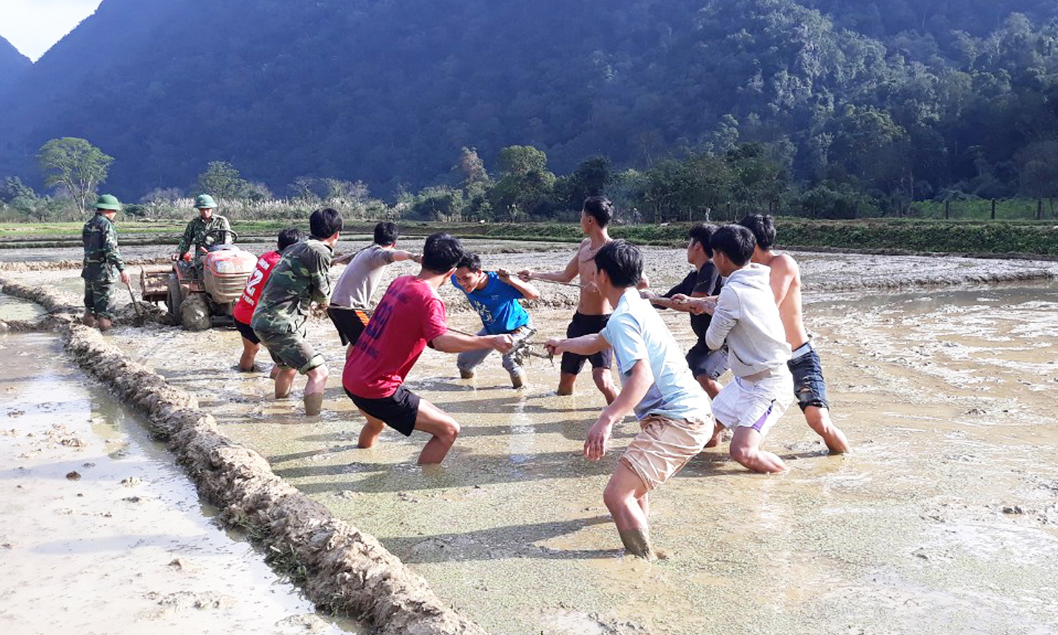 Tăng cường phối hợp, đổi thay cuộc sống vùng biên