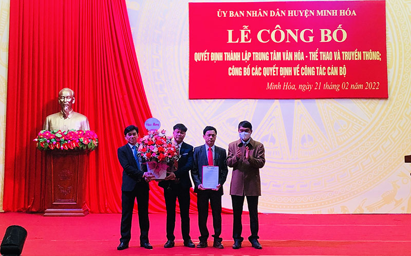 Minh Hoá: Công bố quyết định thành lập Trung tâm Văn hoá-Thể thao và Truyền thông