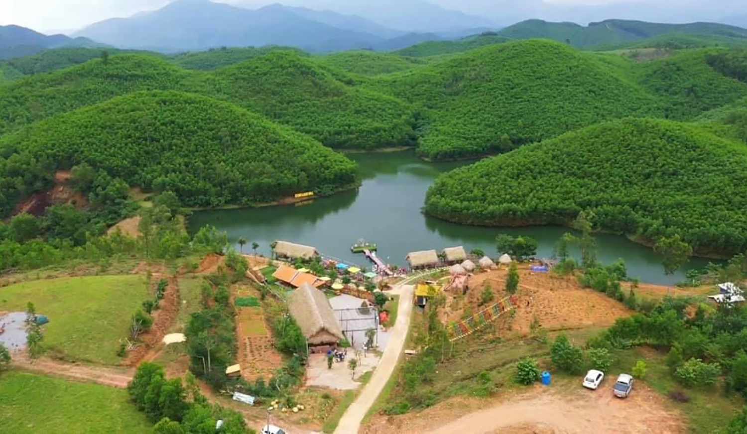 Du xuân qua những ngọn đồi