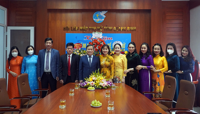 Đồng chí Bí thư Tỉnh ủy gặp mặt đoàn đại biểu tham dự Đại hội đại biểu Phụ nữ toàn quốc lần thứ XIII