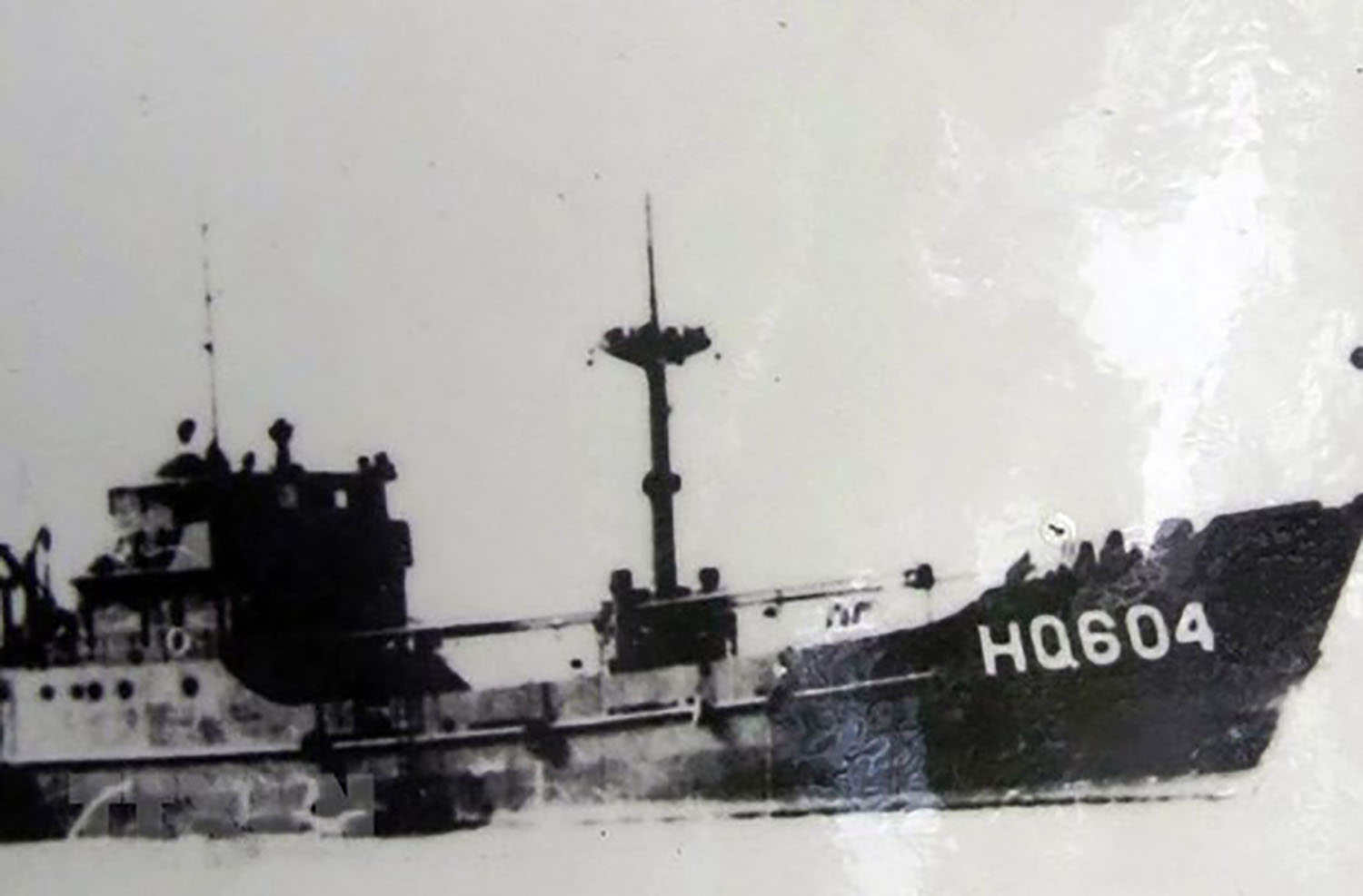 Thủ tướng Phạm Minh Chính dâng hương tưởng niệm các liệt sỹ Gạc Ma