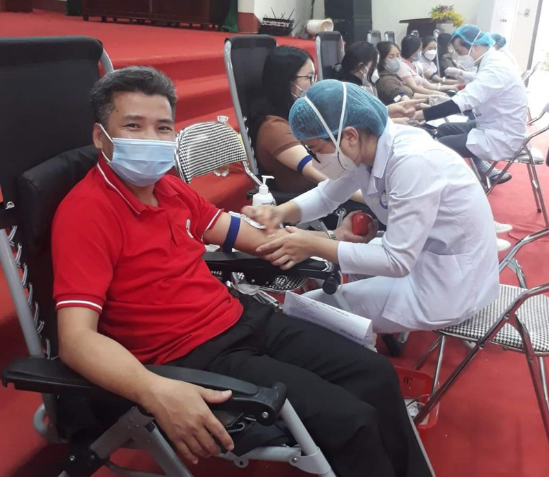 Những giọt máu hồng yêu thương