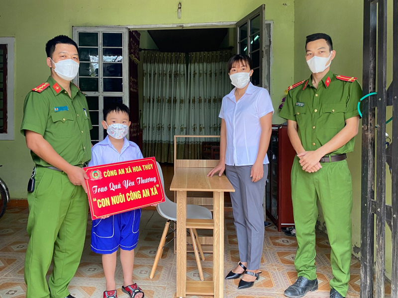 Triển khai mô hình "Con nuôi Công an xã" tại xã Hoa Thủy
