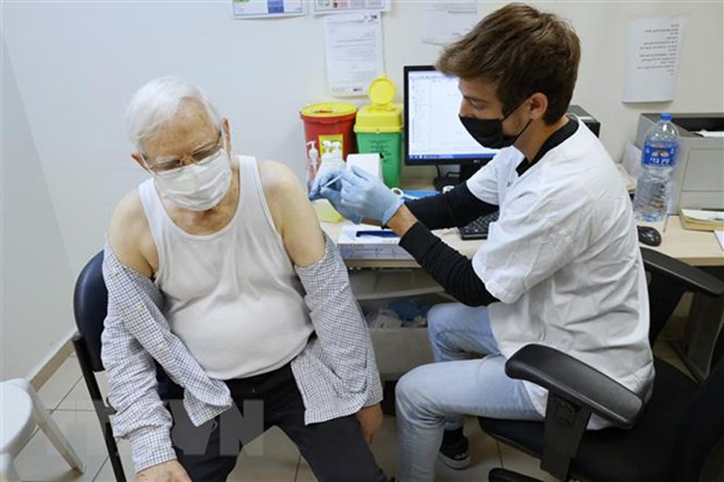 Hiệu quả của mũi vaccine tăng cường thứ hai ở người cao tuổi