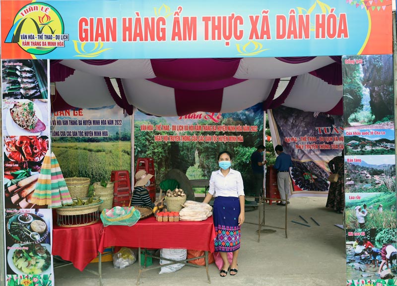 Trưng bày nhiều gian hàng giới thiệu đặc sản