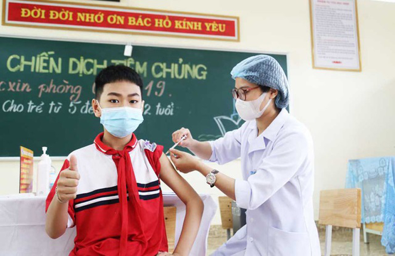Chuyên gia khuyến cáo phụ huynh đưa trẻ 5-11 tuổi đi tiêm vaccine COVID-19