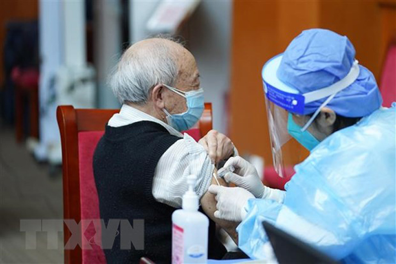 Tiêm vaccine COVID-19 sau khi khỏi bệnh giúp tăng phản ứng miễn dịch
