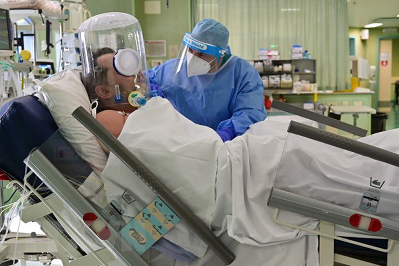 Phụ nữ mắc 'COVID kéo dài' có nhiều triệu chứng hơn nam giới