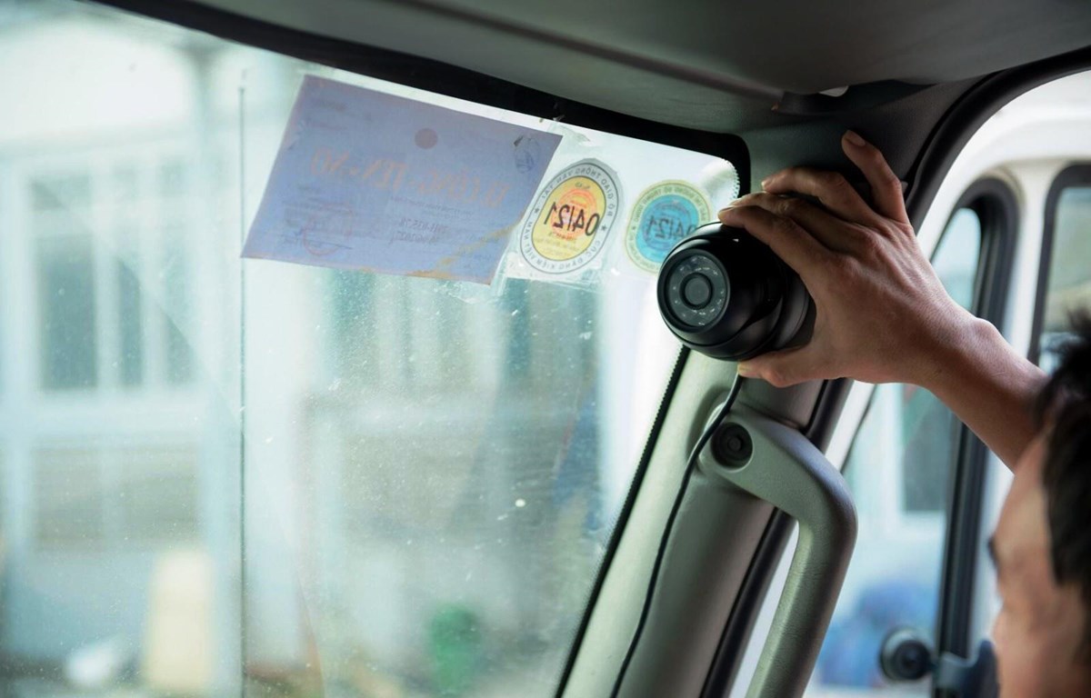 Mở đợt cao điểm kiểm tra, xử lý xe 'chây ỳ' lắp camera giám sát