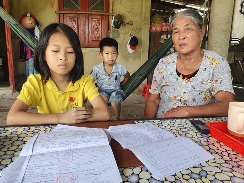 Xin hãy cứu giúp hai cháu nhỏ...