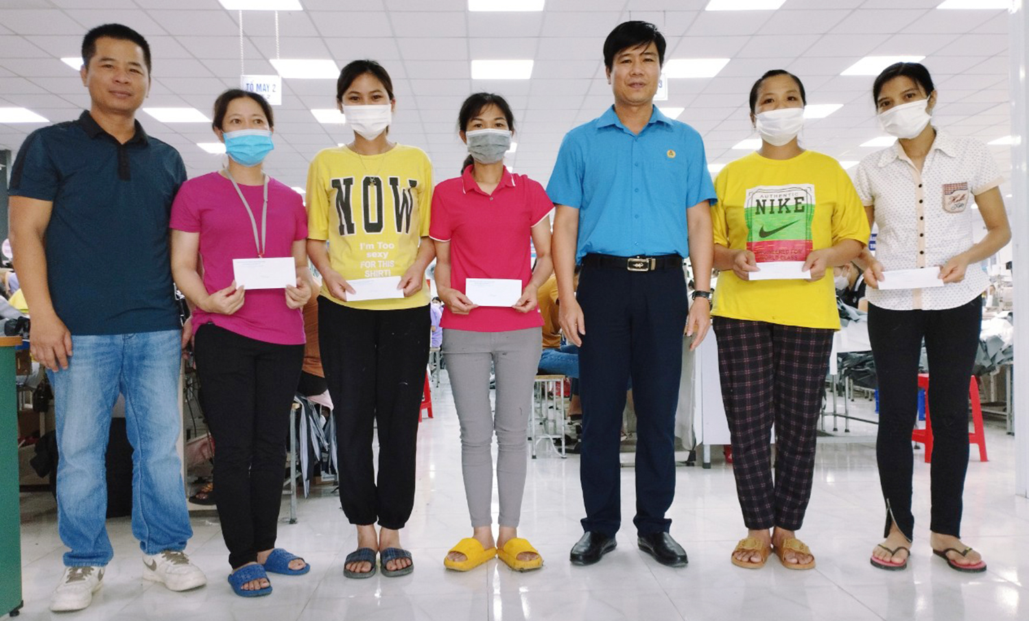 Thăm, tặng quà cho đoàn viên, người lao động có hoàn cảnh khó khăn