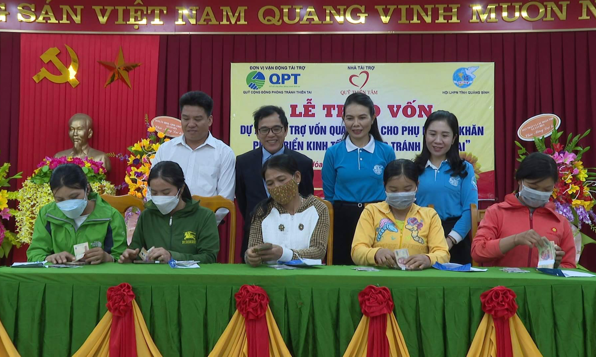 Trao vốn hỗ trợ phụ nữ nghèo phát triển sinh kế, phòng tránh thiên tai