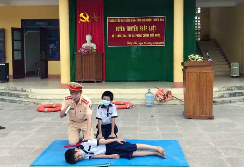 Tuyên truyền, phổ biến pháp luật về ATGT và phòng, chống tai nạn đuối nước