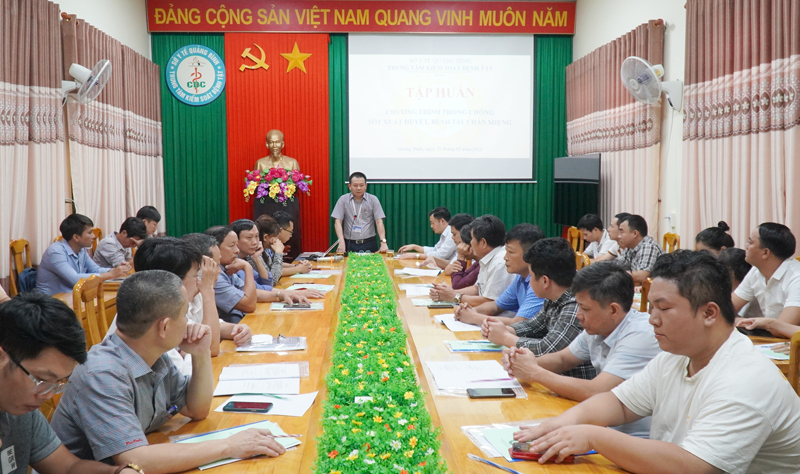 Nâng cao năng lực phòng, chống bệnh sốt xuất huyết, tay chân miệng cho cán bộ y tế cơ sở