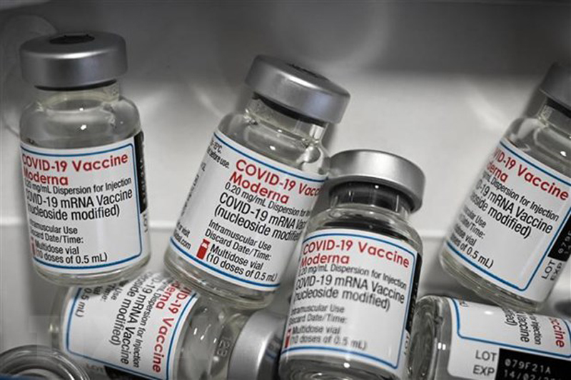Phụ nữ dễ gặp phản ứng phát ban hơn nam giới sau tiêm vaccine Moderna