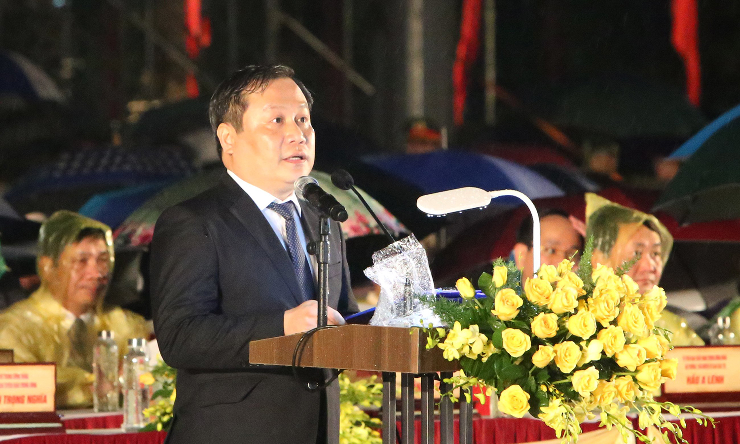 "Xin nguyện cùng Người vươn tới mãi!"