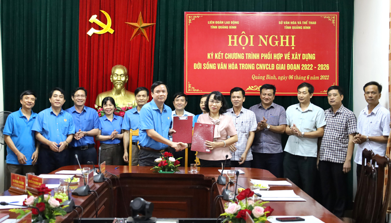 Xây dựng đời sống văn hóa trong công nhân, viên chức, lao động