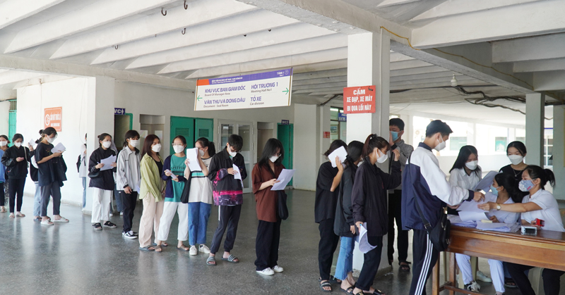 Tập trung tiêm vắc-xin phòng Covid-19 cho trẻ từ 12-17 tuổi