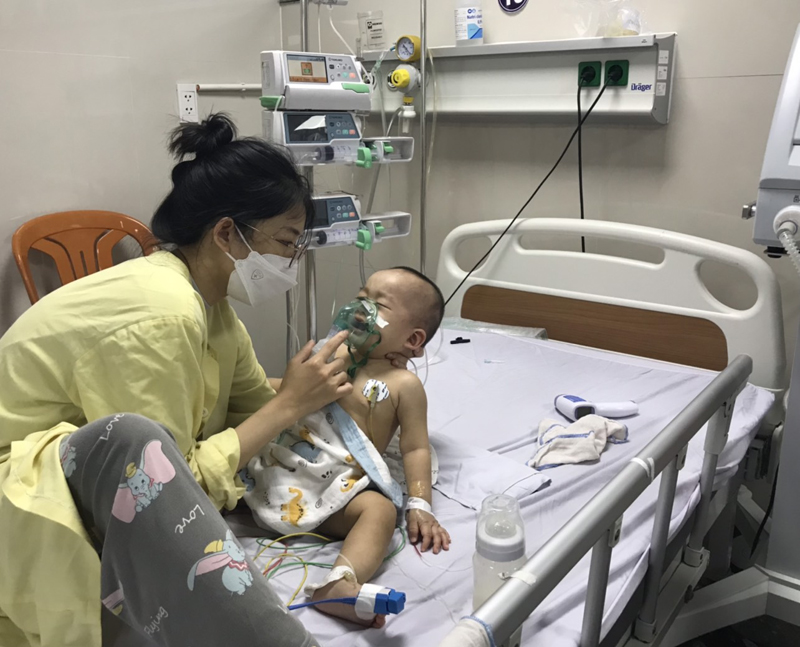 Cứu sống bé 8 tháng tuổi bị đuối nước trên cạn
