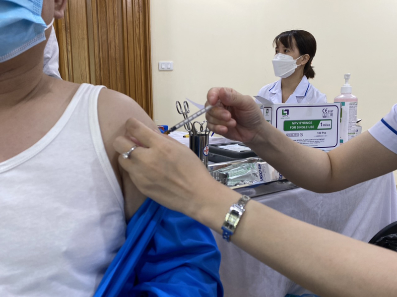 Tránh tư tưởng "thà mắc COVID-19 còn hơn tiêm vaccine"