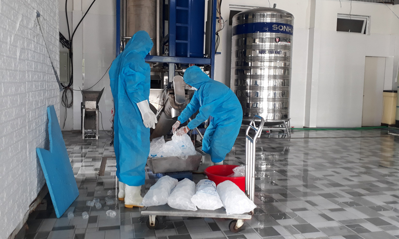 Bảo đảm an toàn vệ sinh thực phẩm trong sản xuất nước đá dùng liền