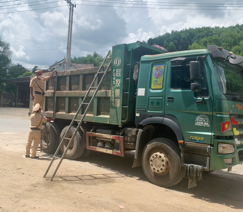 Tuyên Hóa: Phát hiện và xử lý 460 trường hợp vi phạm Luật Giao thông đường bộ