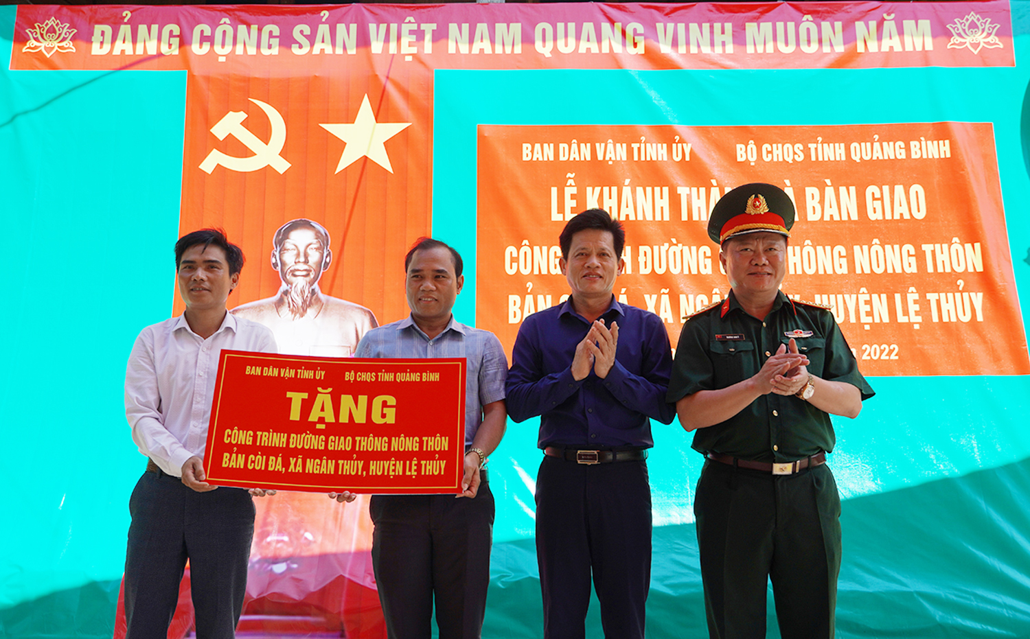 Khánh thành và bàn giao công trình đường giao thông nông thôn ở xã Ngân Thủy