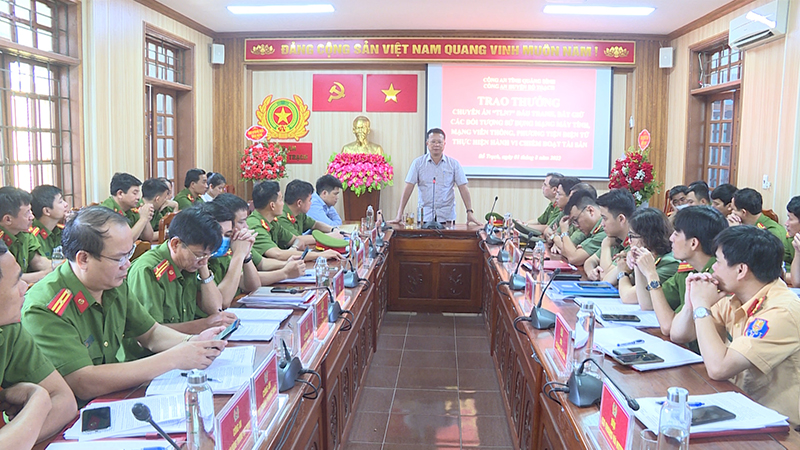Bố Trạch: Trao thưởng thành tích phá thành công chuyên án "TLN7"