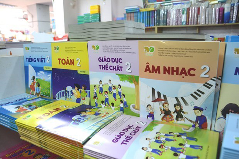 Đảm bảo cung ứng sách giáo khoa đầy đủ, kịp thời cho năm học mới