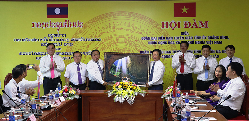Ban Tuyên giáo Tỉnh ủy Quảng Bình và Ban Tuyên huấn tỉnh Sạ-vẳn-na-khệt tổ chức hội đàm