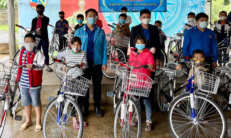 Nâng bước em đến trường
