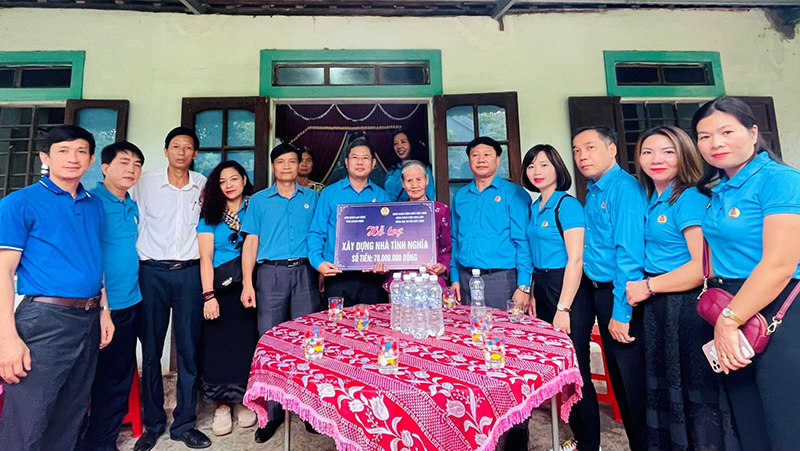 Hỗ trợ xây dựng nhà tình nghĩa cho gia đình liệt sỹ