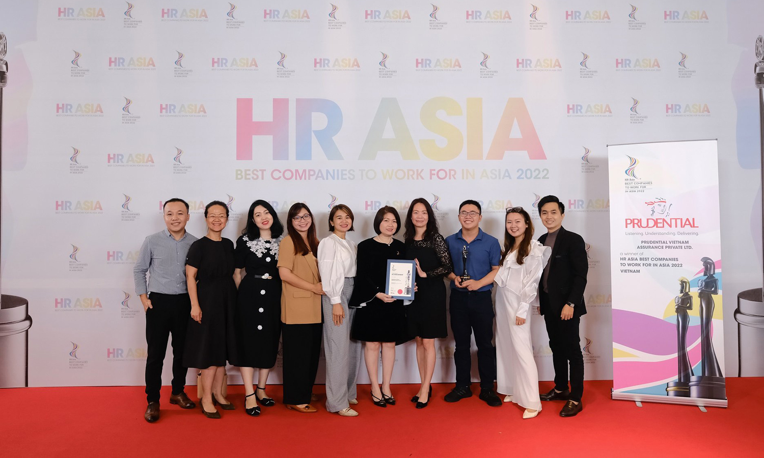Prudential Việt Nam giành giải thưởng kép tại Insurance Asia Awards 2022 và HR Asia Awards 2022