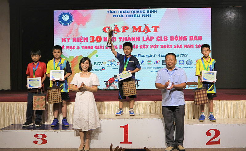 Tổ chức giải bóng bàn cây vợt xuất sắc năm 2022
